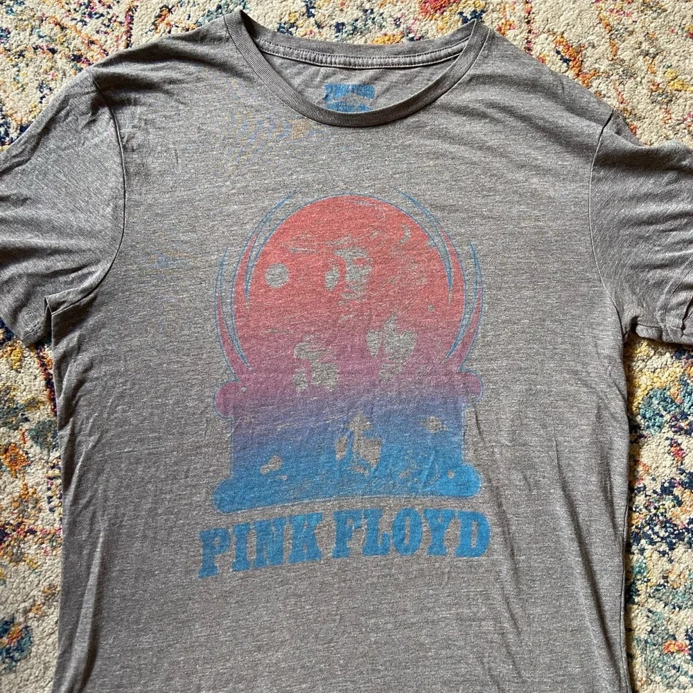 🤘 Classic Pink Floyd Rock n’ Roll Tour Graphic Tee 🤘 - Picture 2 of 5